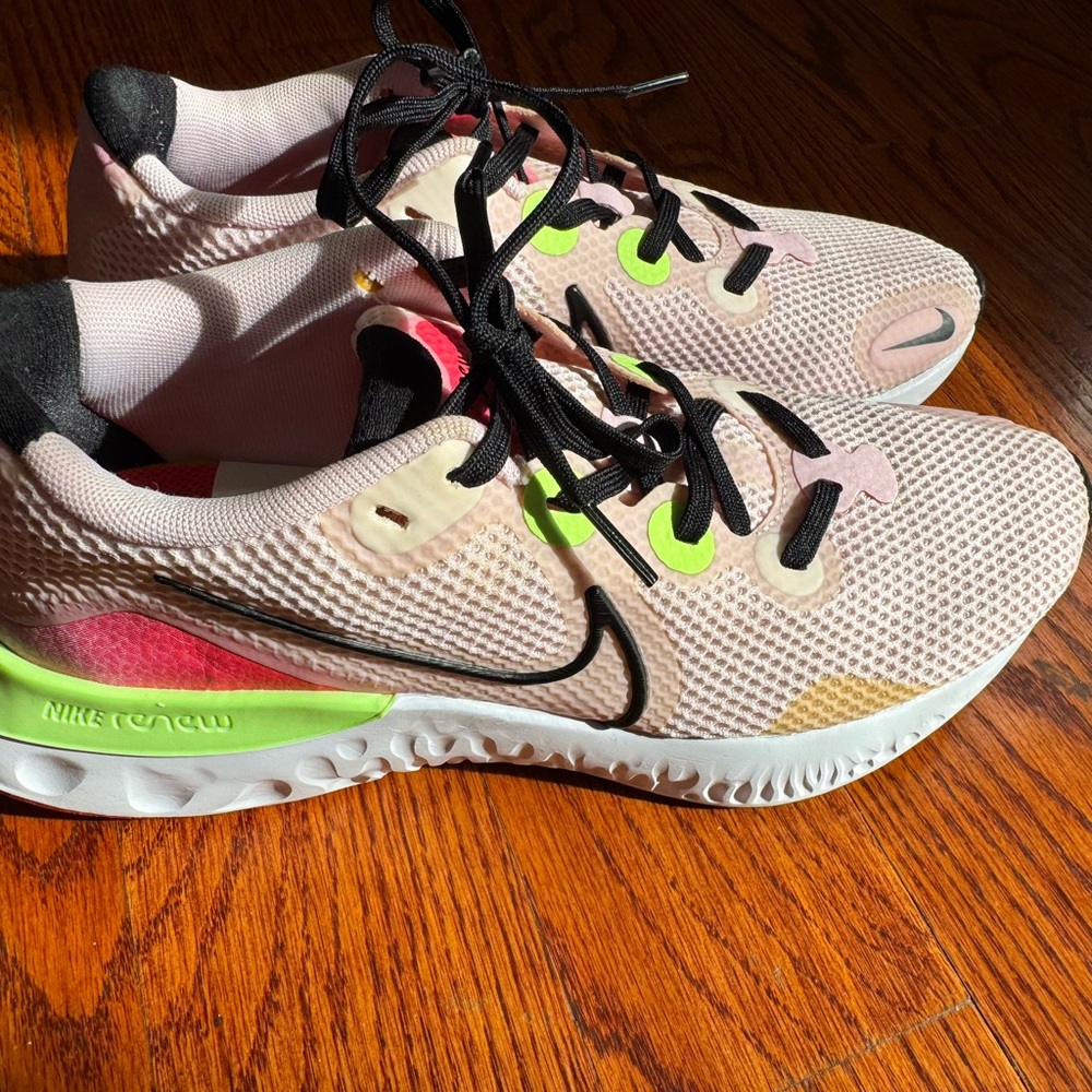 Nike Renew Run Sneakers / Size 8.5 - Picture 4 of 9